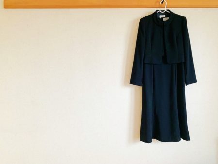 故人を振り返る法事の服装 13回忌までくるとスーツは必ず必要なのか 日々の問いかけ 故人を振り返る法事の服装 13回忌までくるとスーツは必ず必要なのか 日々の問いかけ