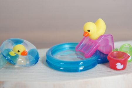 乳児の水遊び おもちゃを手作りする 日々の問いかけ